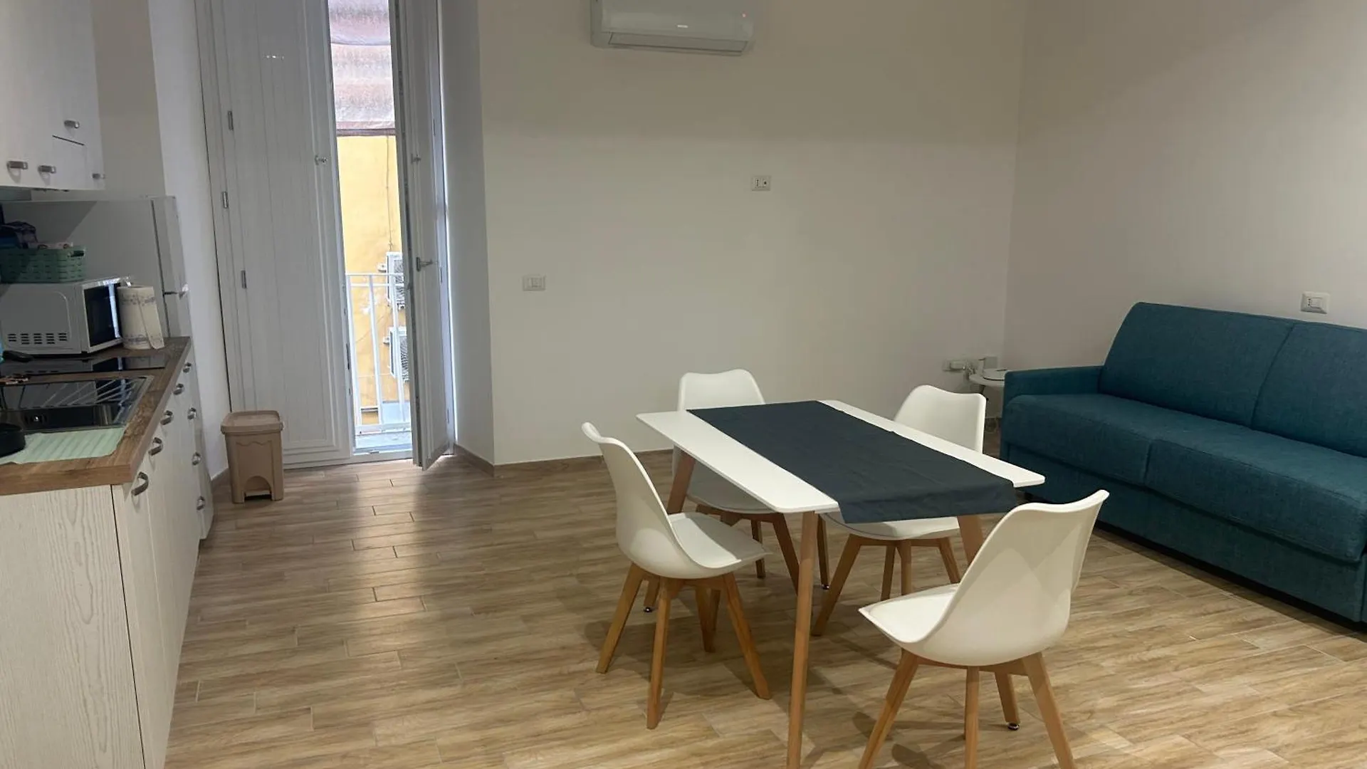 La Suite Di Peppe Al Centro Storico Naples Holiday home