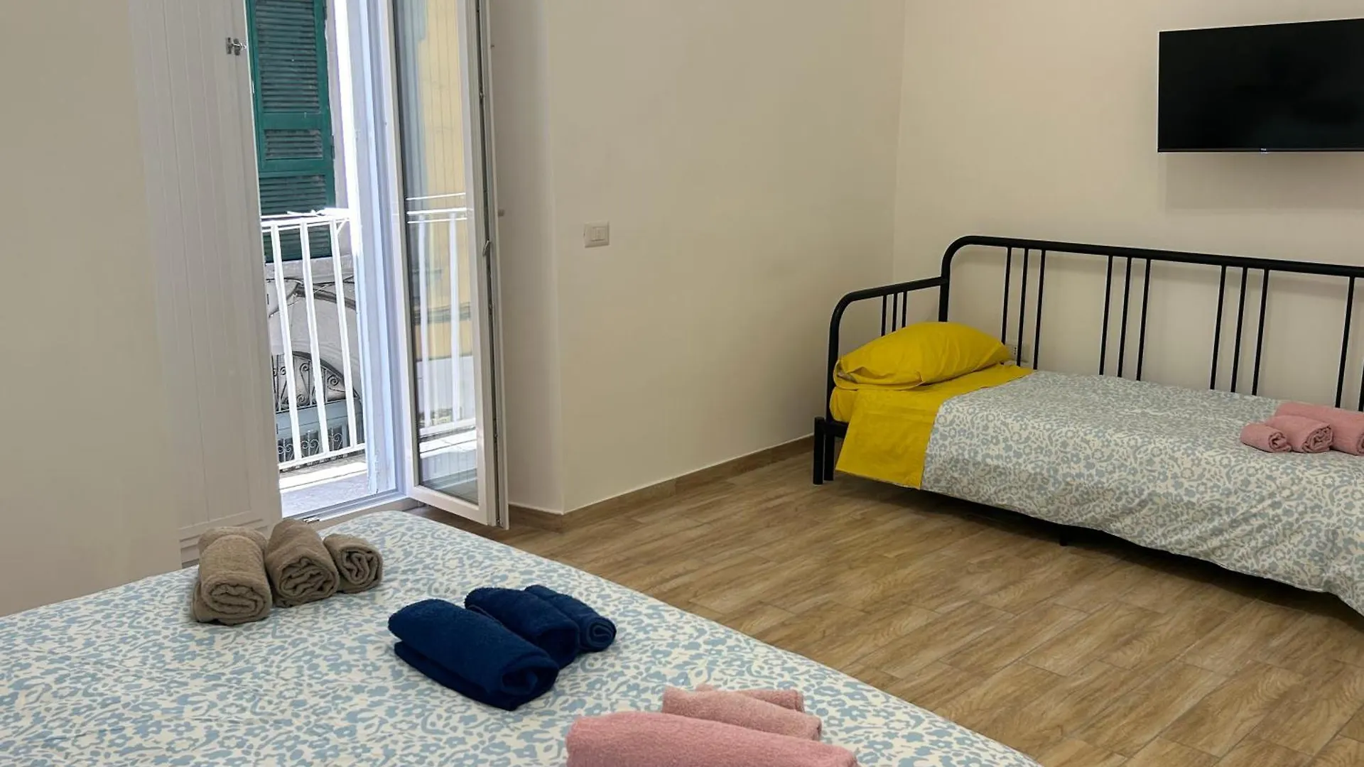 La Suite Di Peppe Al Centro Storico Naples 0*,  Italy